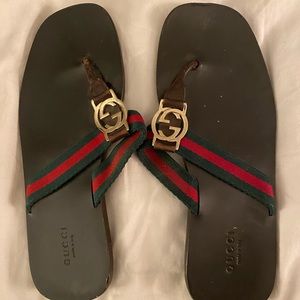 Gucci thong sandals - size 6